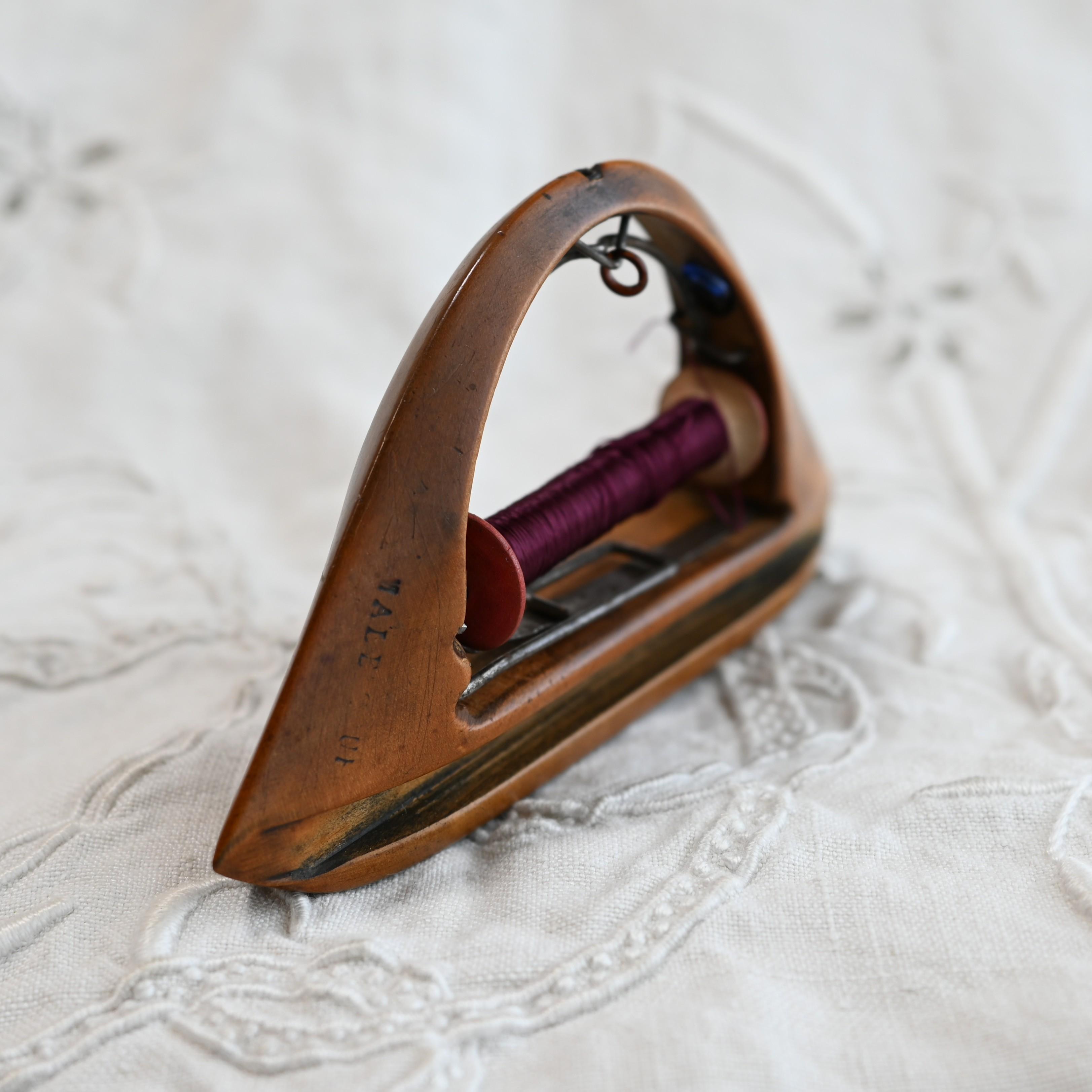 アンティーク シャトル 刻印 エンジ絹糸