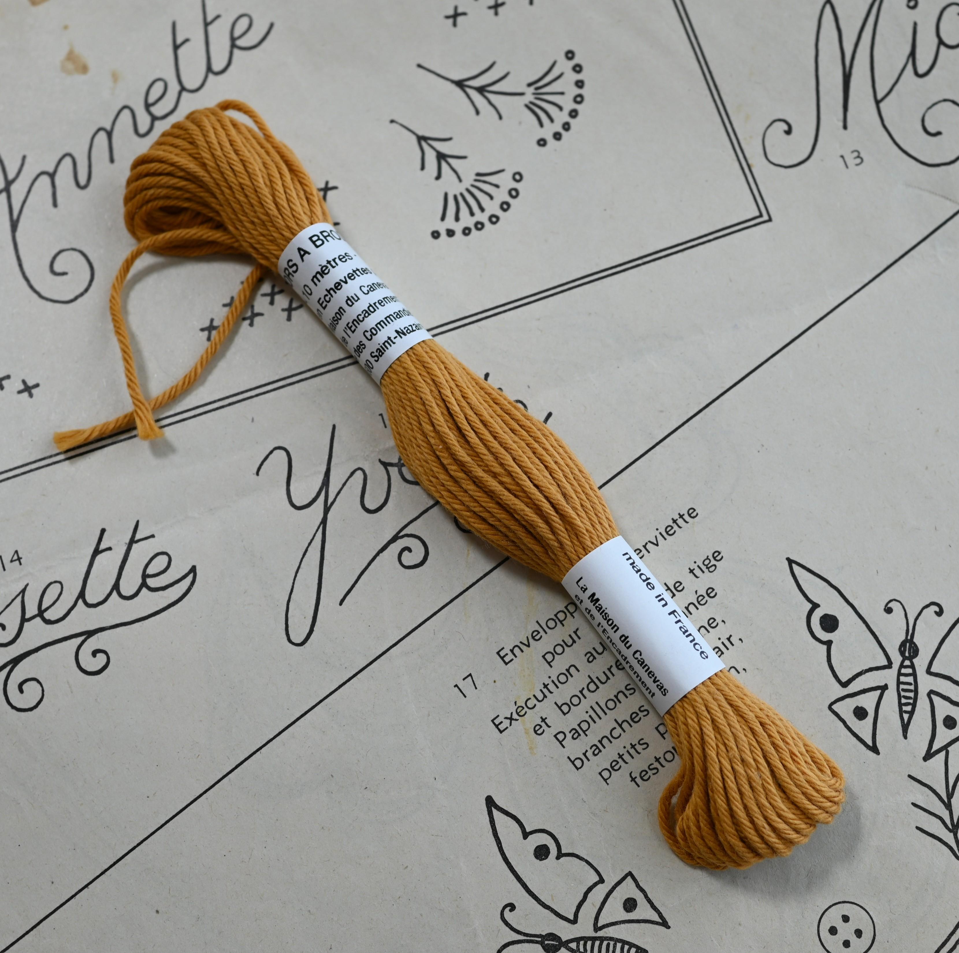 レトロ 刺繍糸 からし色1枚目の画像