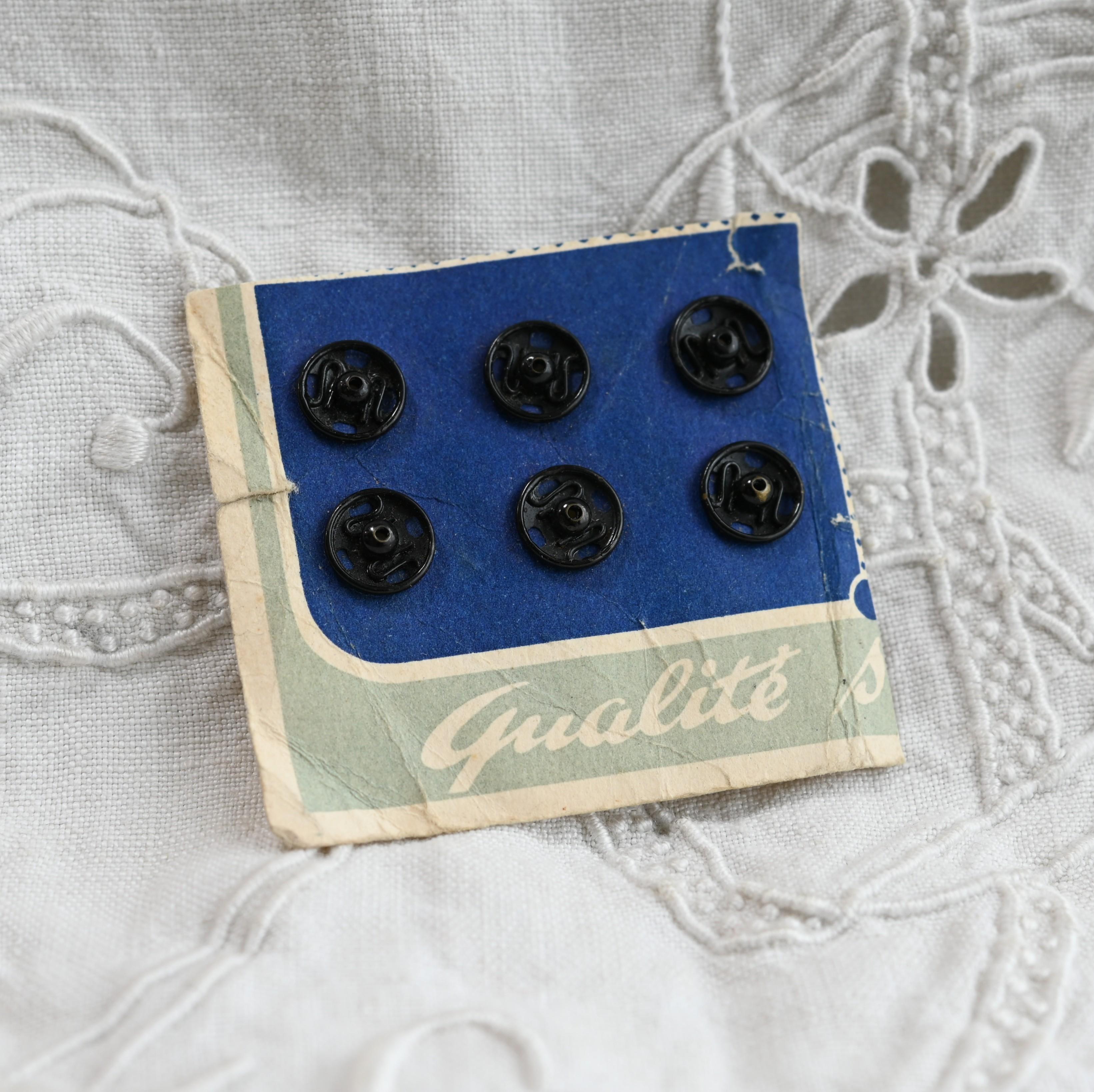 アンティーク 古い紙 古いラベル コラージュ素材 スナップボタン1枚目の画像