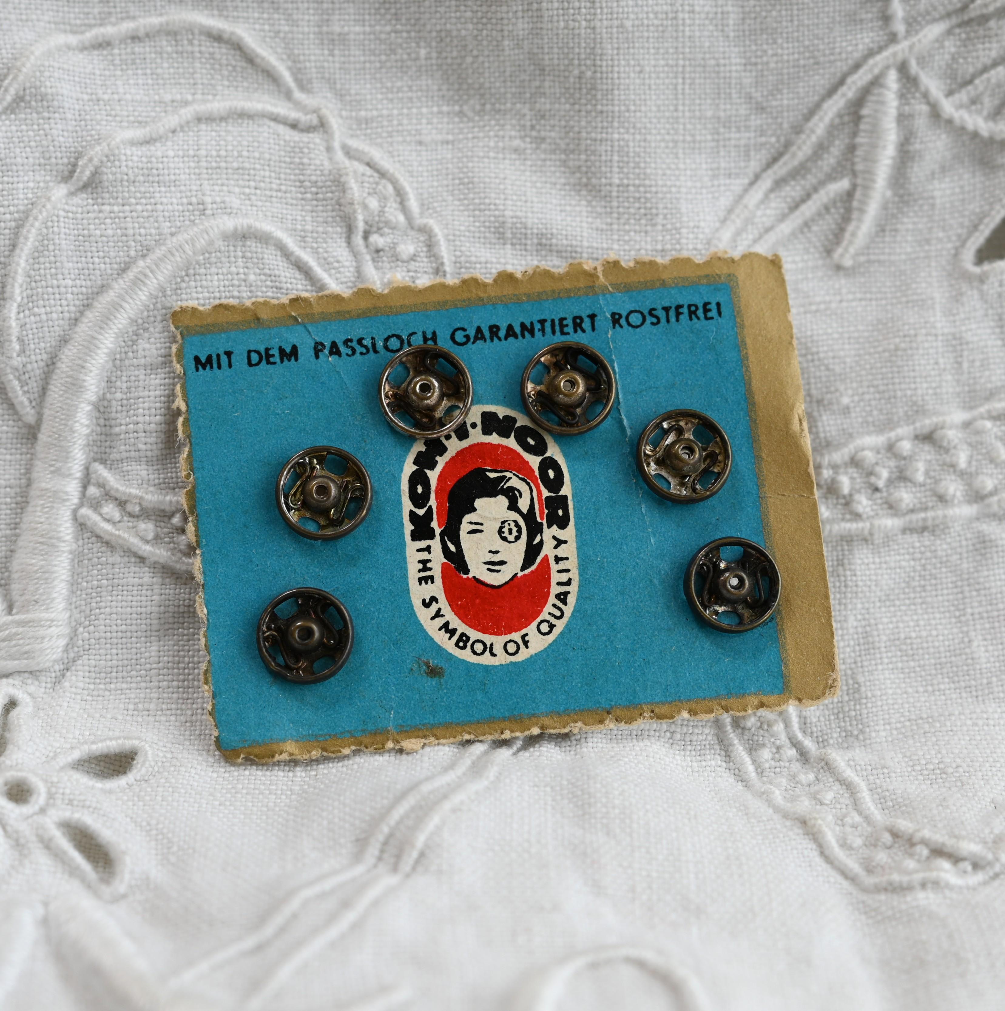 アンティーク 古い紙 古いラベル コラージュ素材 スナップボタン1枚目の画像